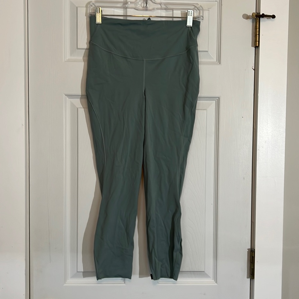Mint green 23” size 8 LuLuLemon leggings